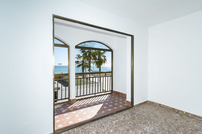 Image No.2-Villa de 4 chambres à vendre à San Luis de Sabinillas