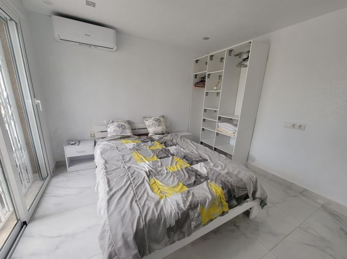 Image No.15-4 Bed Townhouse for sale