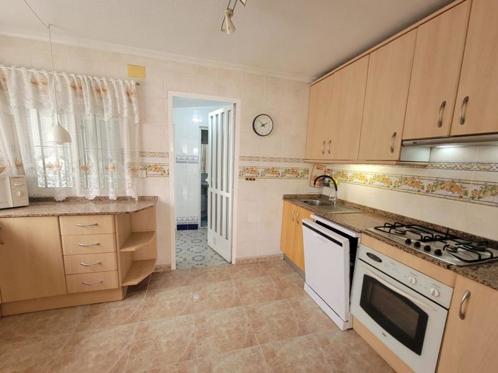 Image No.22-4 Bed Townhouse for sale