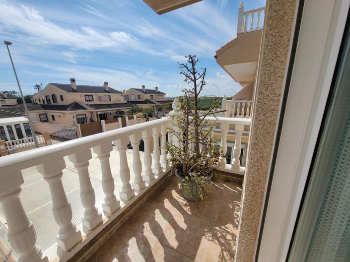 Image No.33-4 Bed Townhouse for sale