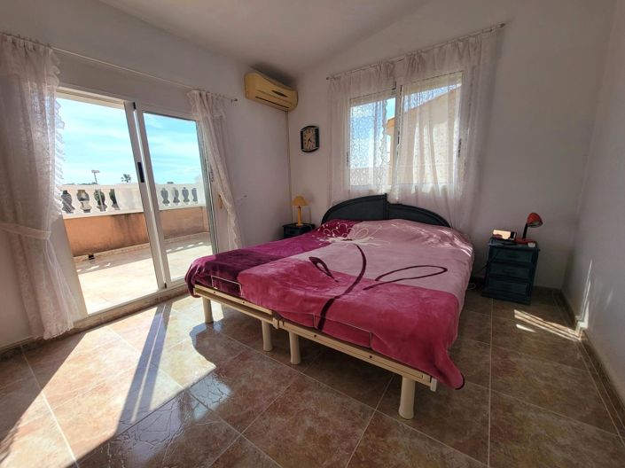 Image No.39-4 Bed Townhouse for sale