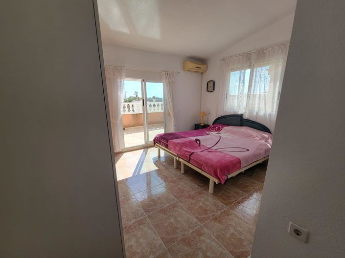 Image No.49-4 Bed Townhouse for sale