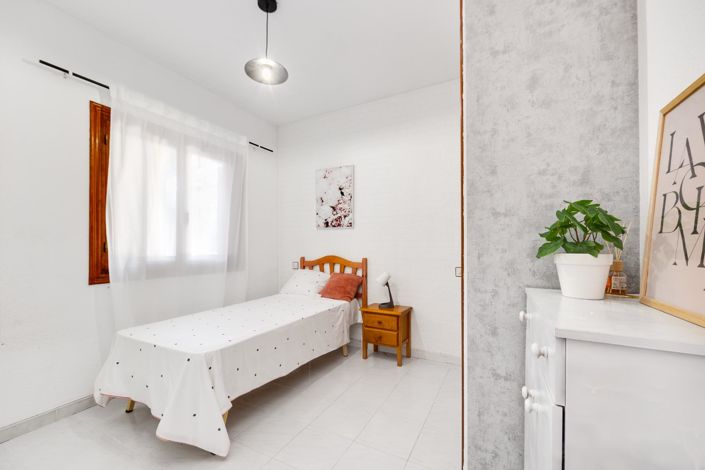 Image No.10-4 Bed House for sale