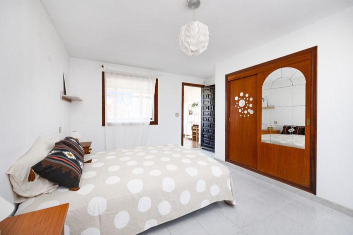 Image No.28-4 Bed House for sale