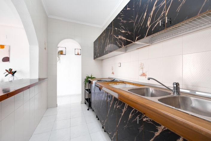 Image No.5-4 Bed House for sale