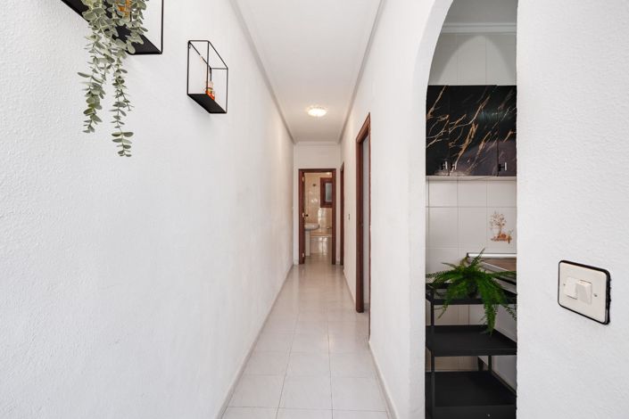 Image No.6-4 Bed House for sale