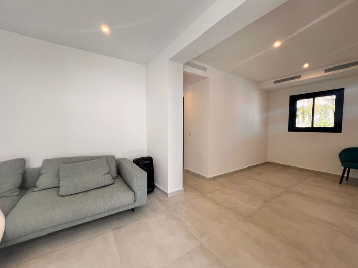 Image No.28-5 Bed Villa for sale