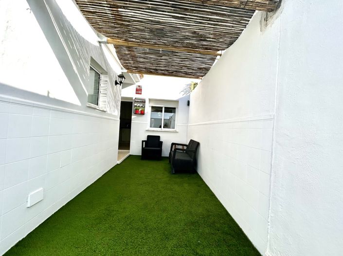 Image No.17-4 Bed Townhouse for sale