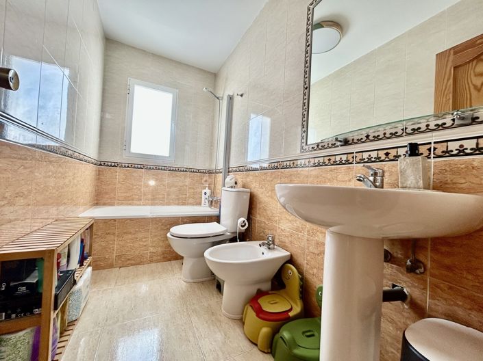 Image No.20-4 Bed Townhouse for sale