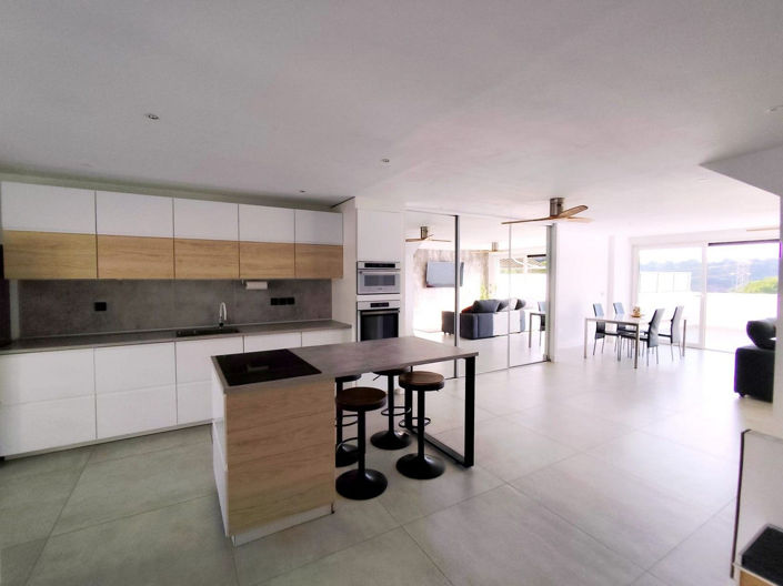 Image No.7-5 Bed House for sale