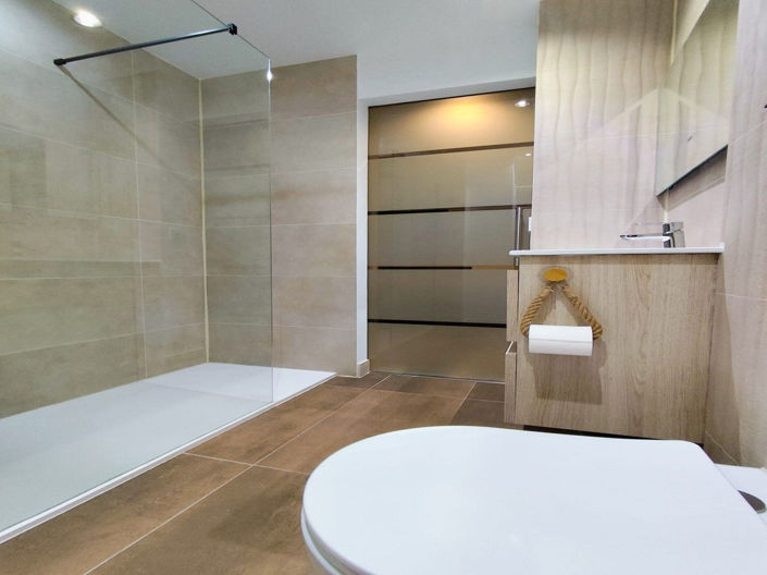 Image No.20-5 Bed House for sale