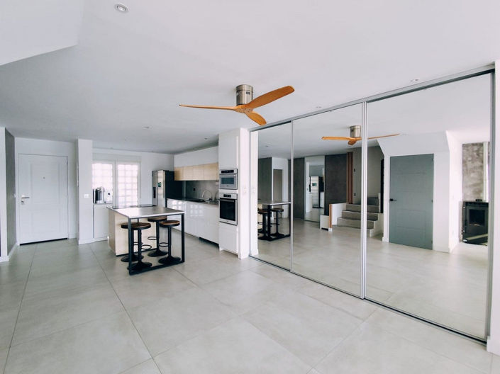 Image No.8-5 Bed House for sale