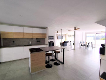 9-467d0cee5b725f3ef65f102a0c2e69c0