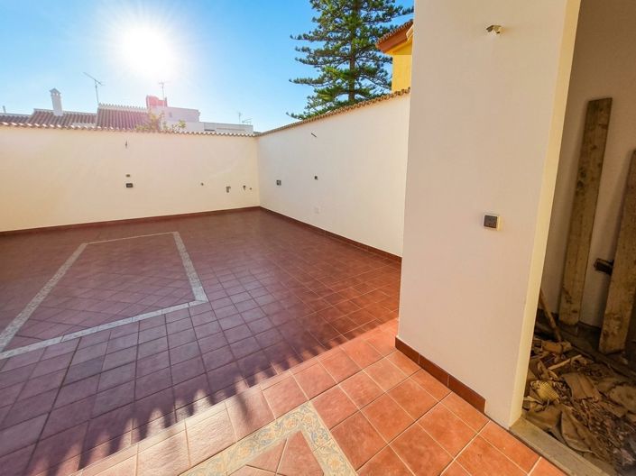 Image No.14-5 Bed Villa for sale