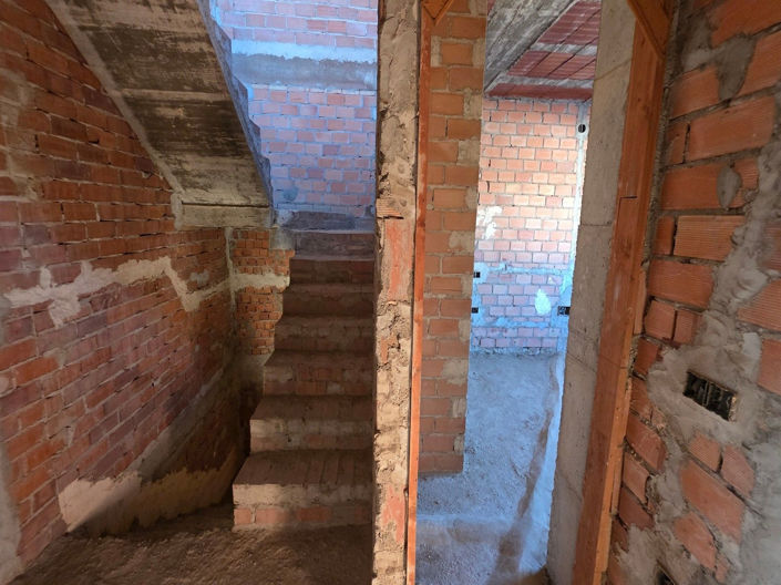 Image No.20-5 Bed House for sale