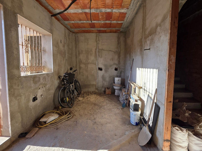 Image No.6-5 Bed House for sale