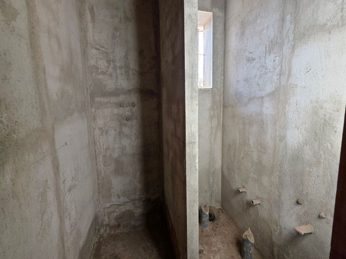 Image No.8-5 Bed House for sale