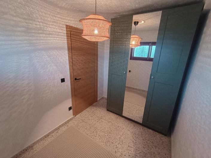 Image No.12-2 Bed House for sale