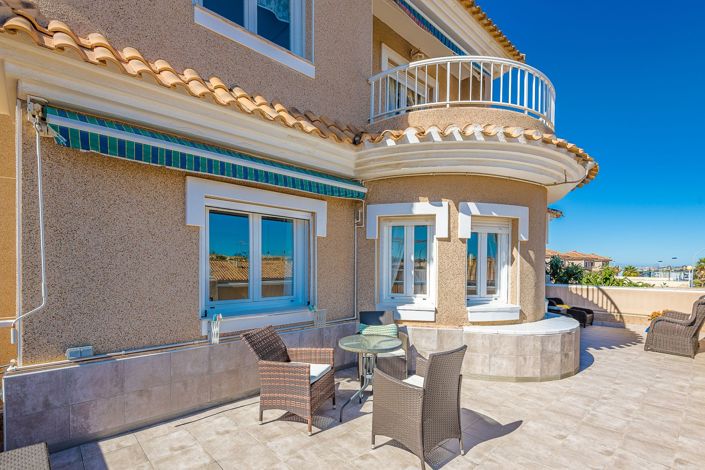 Image No.28-5 Bed Villa for sale