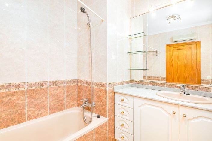 Image No.38-5 Bed Villa for sale