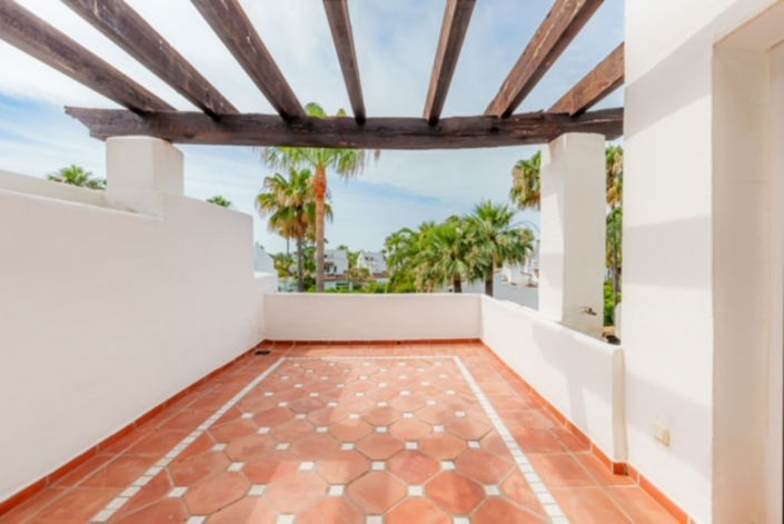 Image No.2-4 Bed House for sale