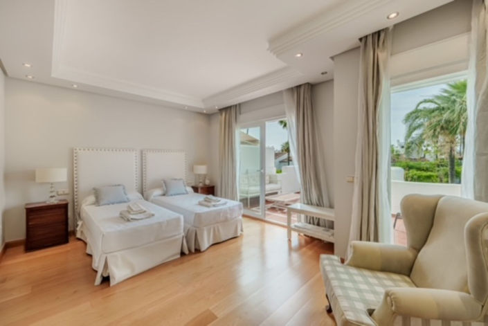 Image No.8-4 Bed House for sale
