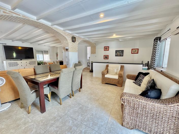 Image No.4-7 Bed Villa for sale