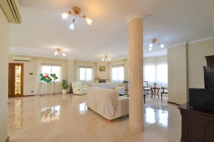 Image No.44-5 Bed Villa for sale