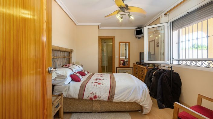 Image No.26-6 Bed Villa for sale