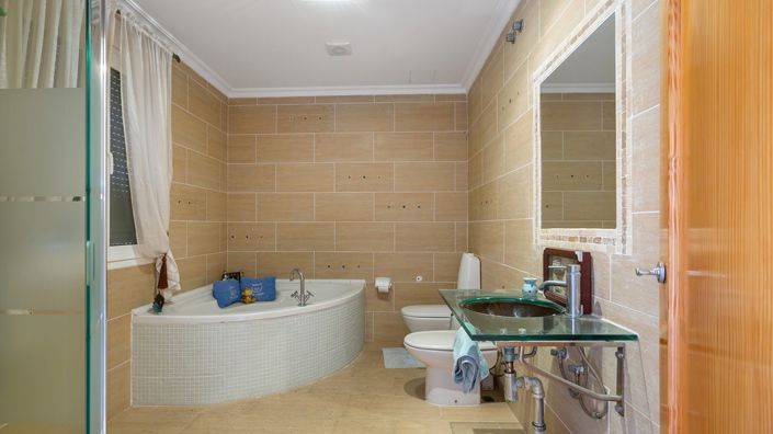 Image No.41-6 Bed Villa for sale