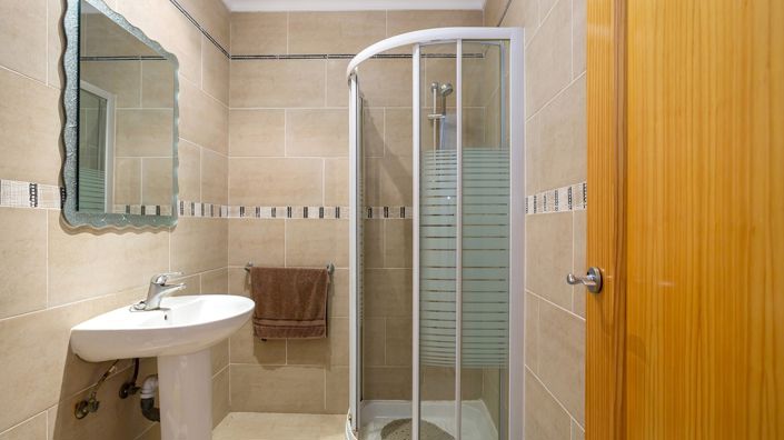 Image No.48-6 Bed Villa for sale