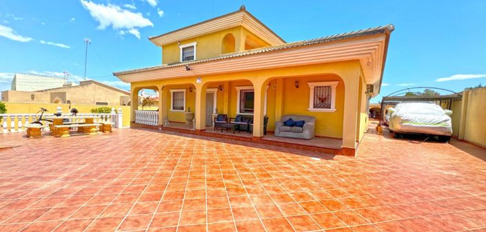Image No.2-Villa de 6 chambres à vendre à Torrevieja