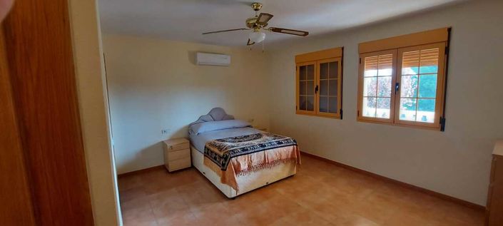 Image No.20-5 Bed Villa for sale