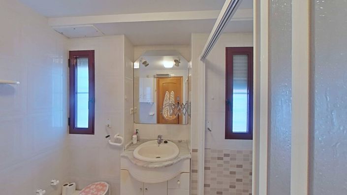 Image No.20-2 Bed Apartment for sale