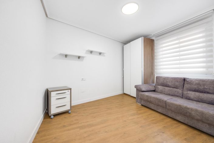 Image No.20-3 Bed Apartment for sale