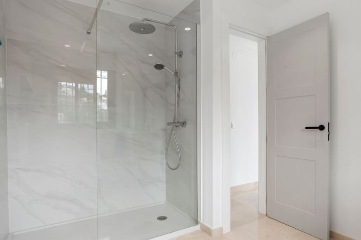 Image No.27-5 Bed Villa for sale