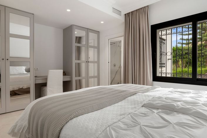 Image No.38-5 Bed Villa for sale