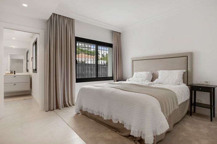 Image No.39-5 Bed Villa for sale