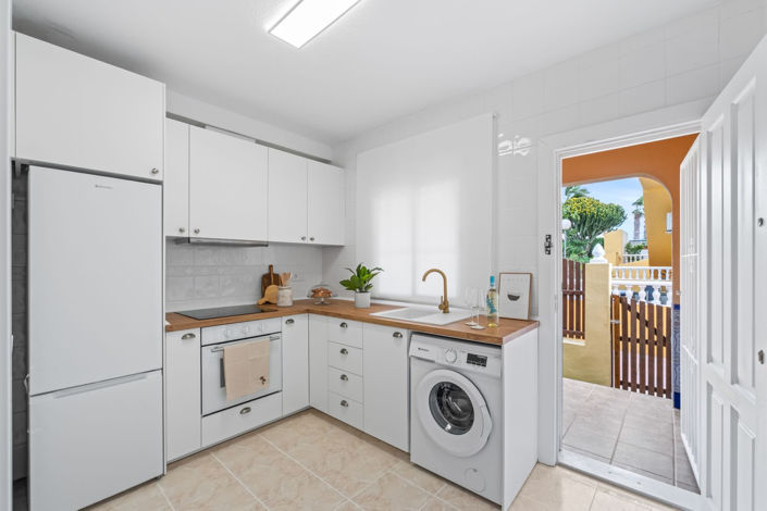 Image No.14-2 Bed House for sale