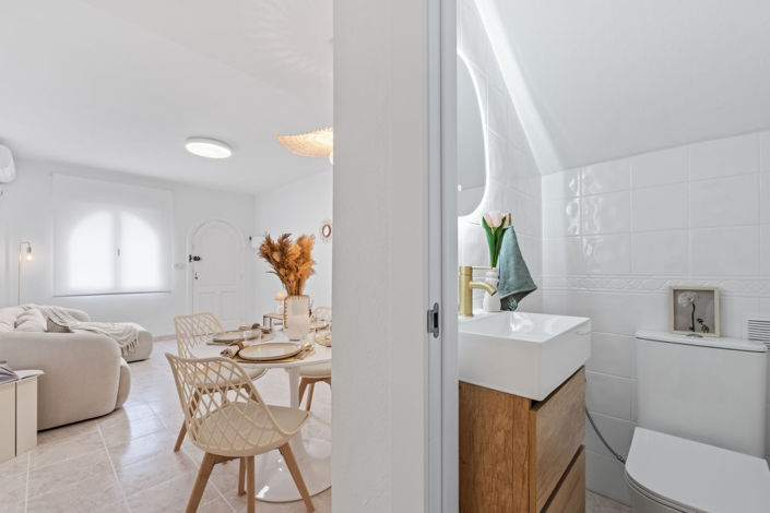 Image No.17-2 Bed House for sale