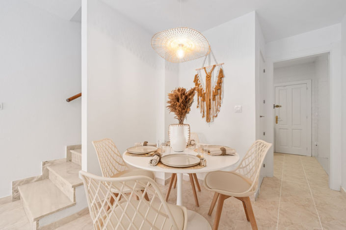 Image No.5-2 Bed House for sale