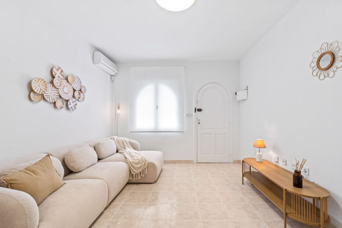 Image No.6-2 Bed House for sale