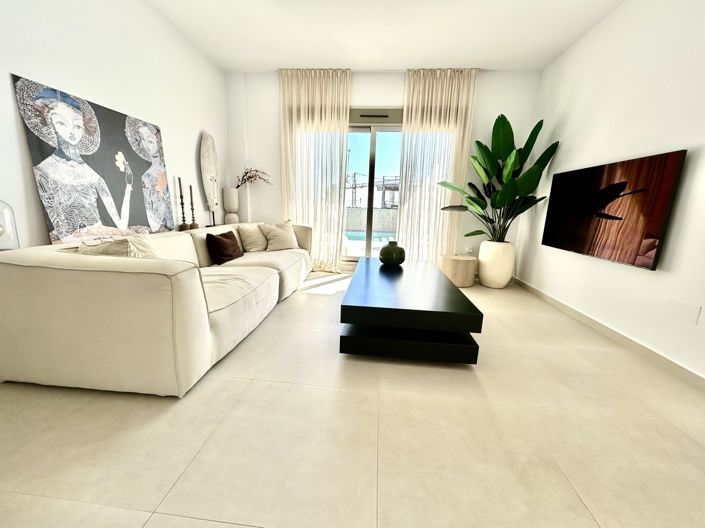 Image No.2-4 Bed Villa for sale