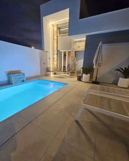 Image No.10-2 Bed Property for sale