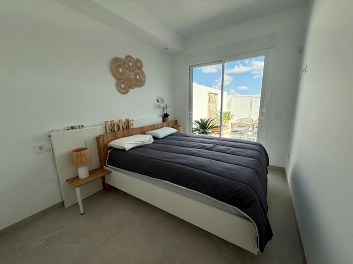 Image No.24-2 Bed Property for sale