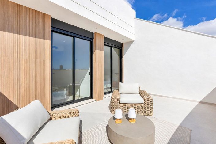 Image No.2-3 Bed Villa for sale