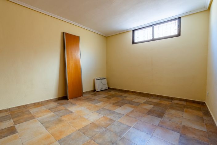 Image No.20-6 Bed Villa for sale