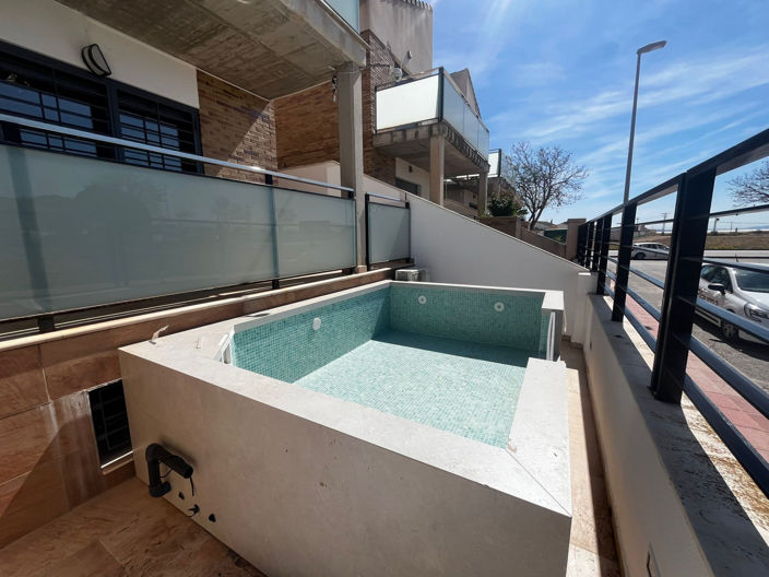 Image No.2-4 Bed Villa for sale