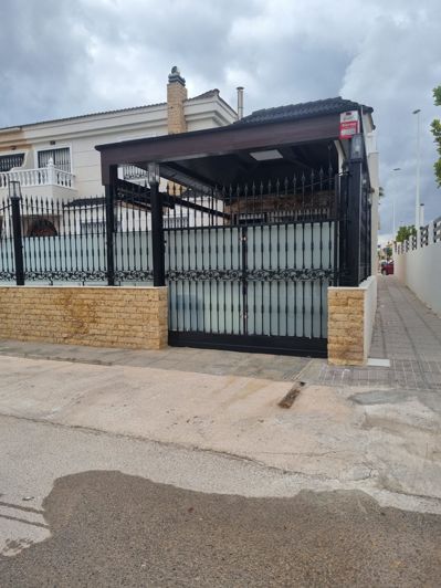 Image No.20-4 Bed Townhouse for sale