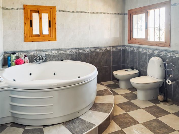 Image No.11-7 Bed Villa for sale